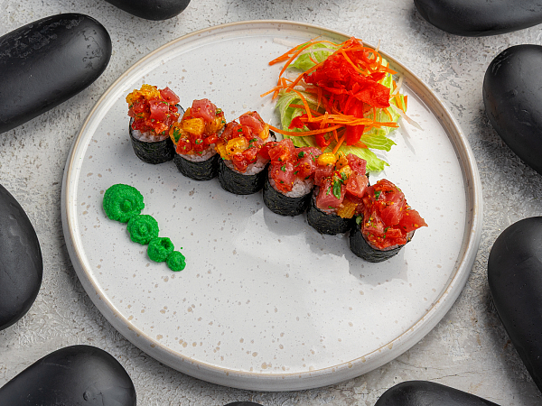 Ролл с тартаром из тунца